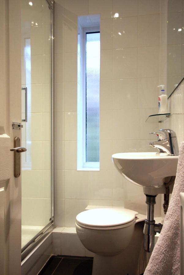 Abacus Bed And Breakfast, Blackwater, Hampshire Camberley Bagian luar foto