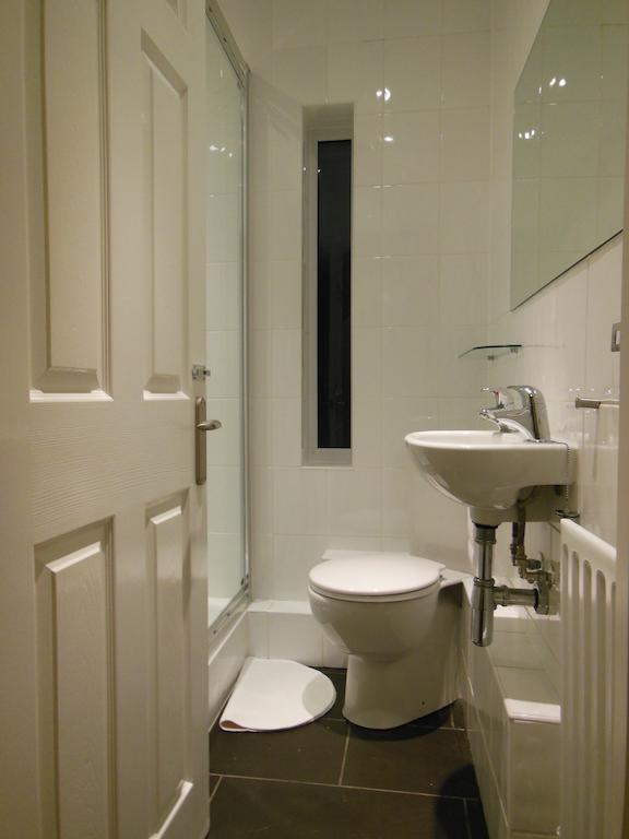 Abacus Bed And Breakfast, Blackwater, Hampshire Camberley Bagian luar foto