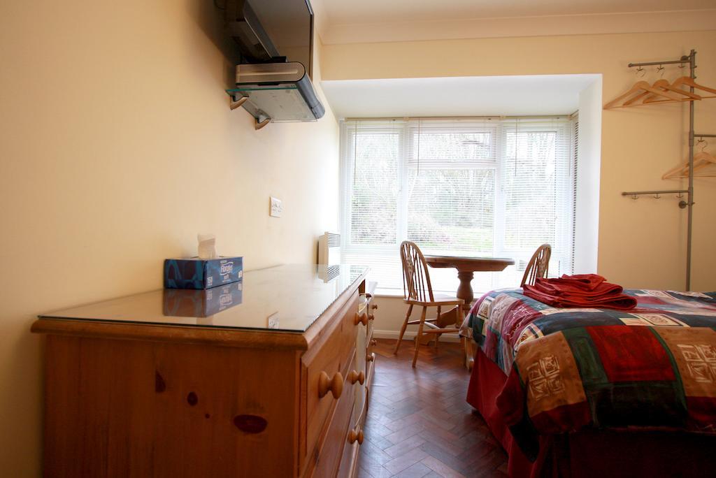 Abacus Bed And Breakfast, Blackwater, Hampshire Camberley Ruang foto