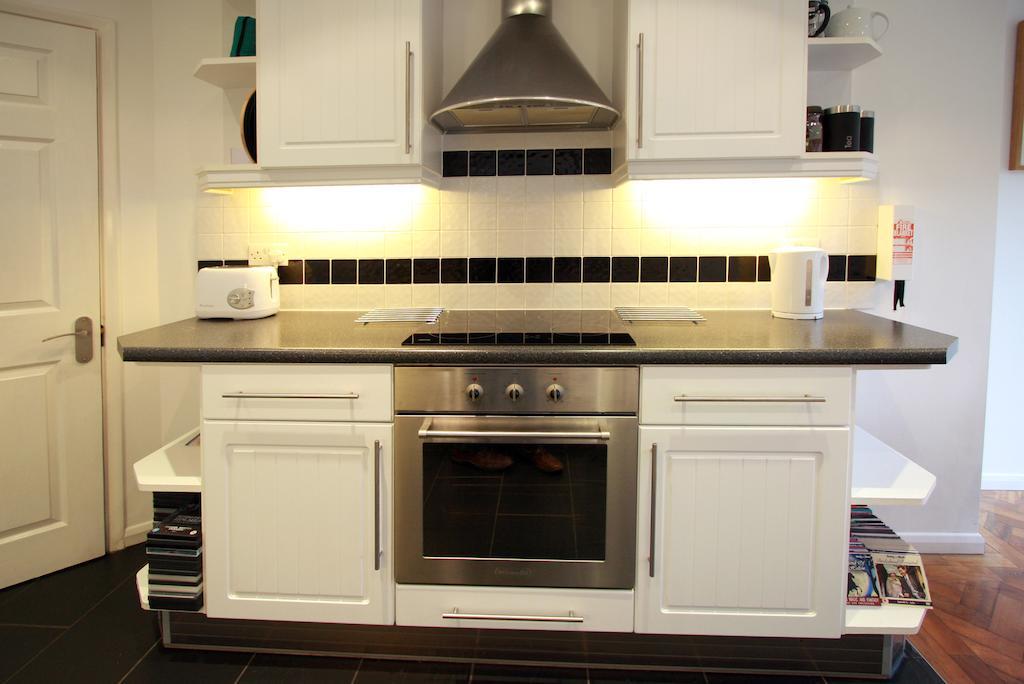 Abacus Bed And Breakfast, Blackwater, Hampshire Camberley Bagian luar foto